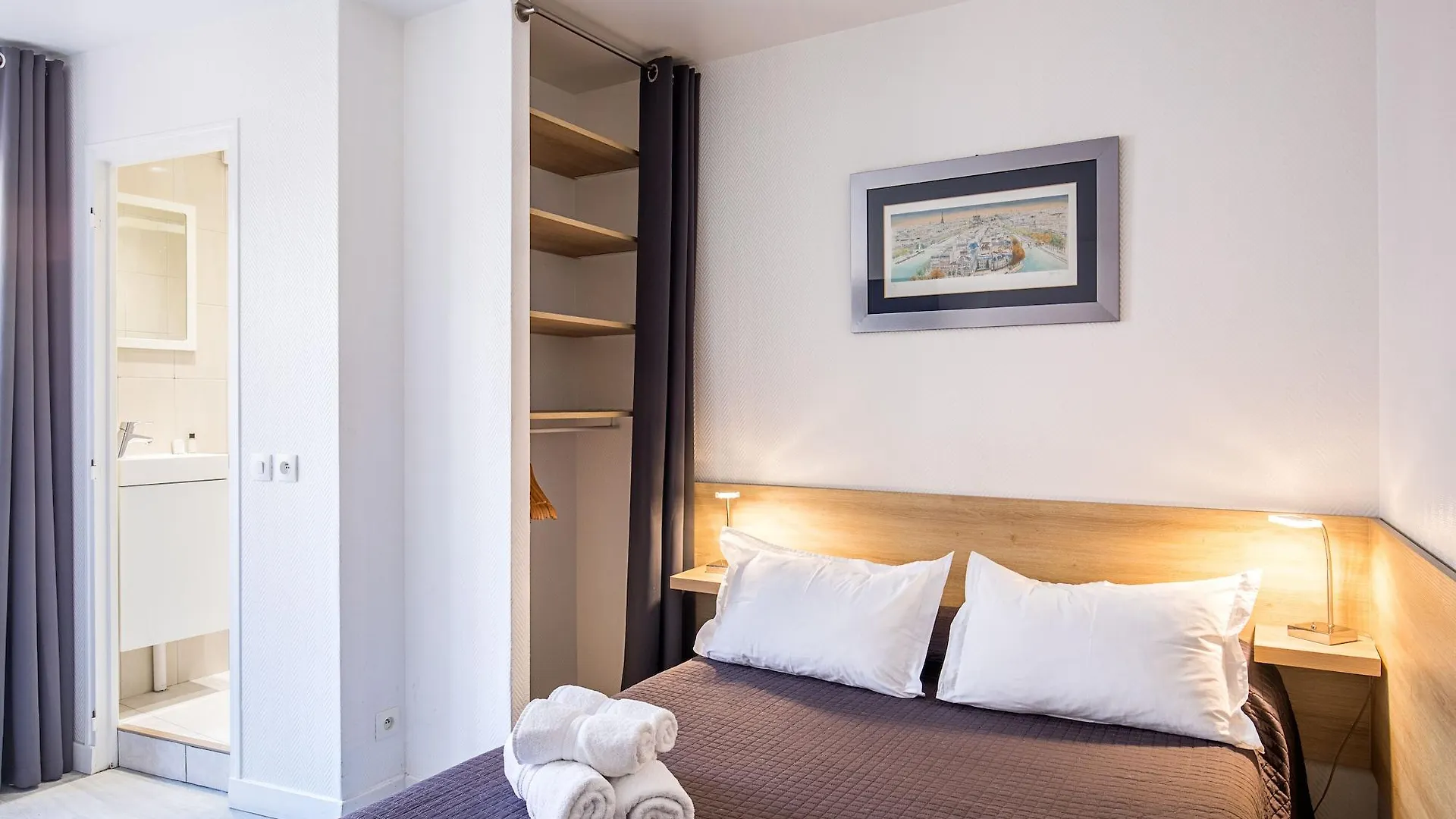 Hotel De L'Horloge Paris Fransa