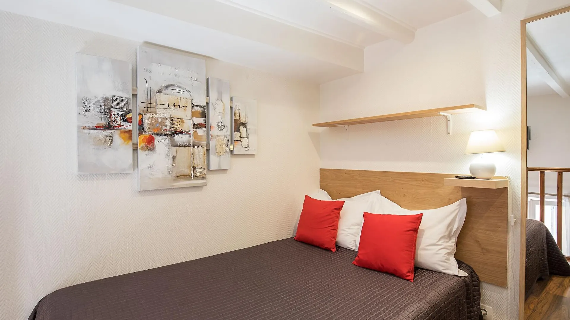 Hotel De L'Horloge Paris 2*,
