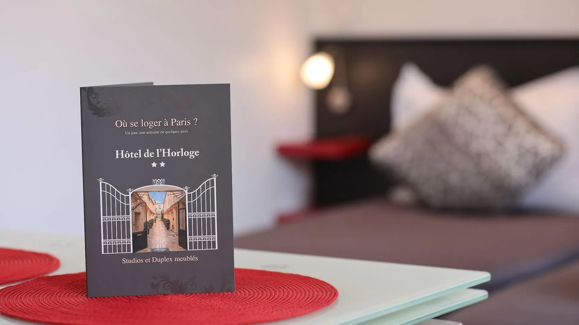 Hotel De L'Horloge Paris 2*,