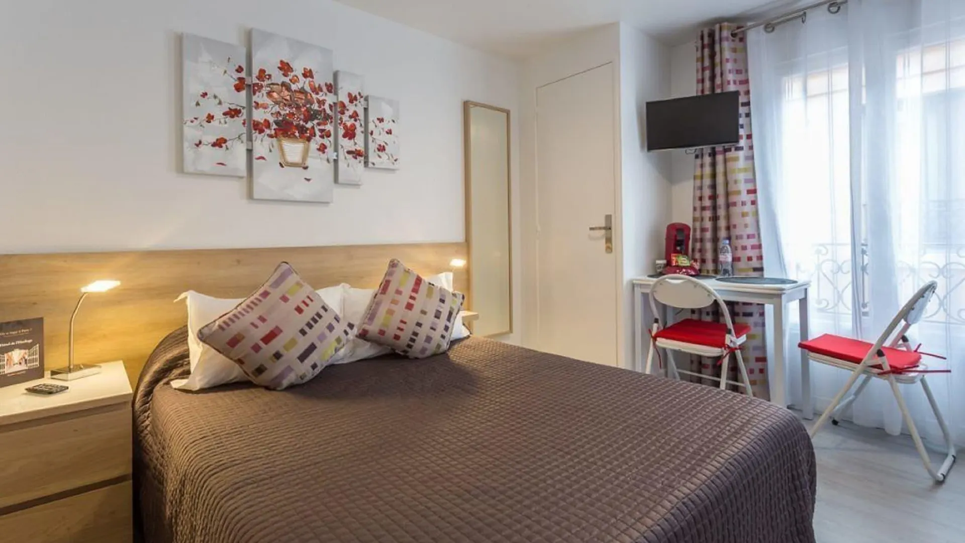 Hotel De L'Horloge Париж 2*,