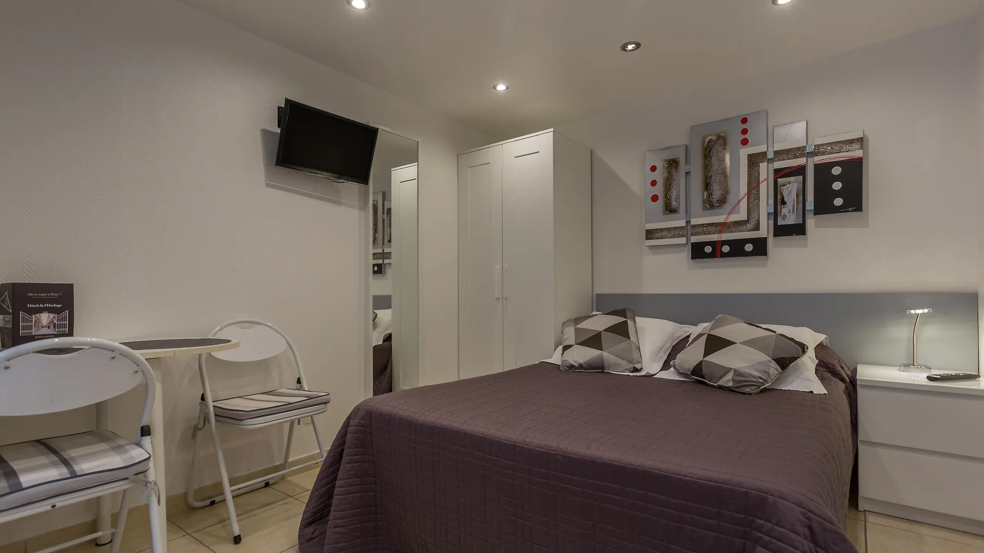 ** Aparthotel Hotel De L'Horloge Paris France